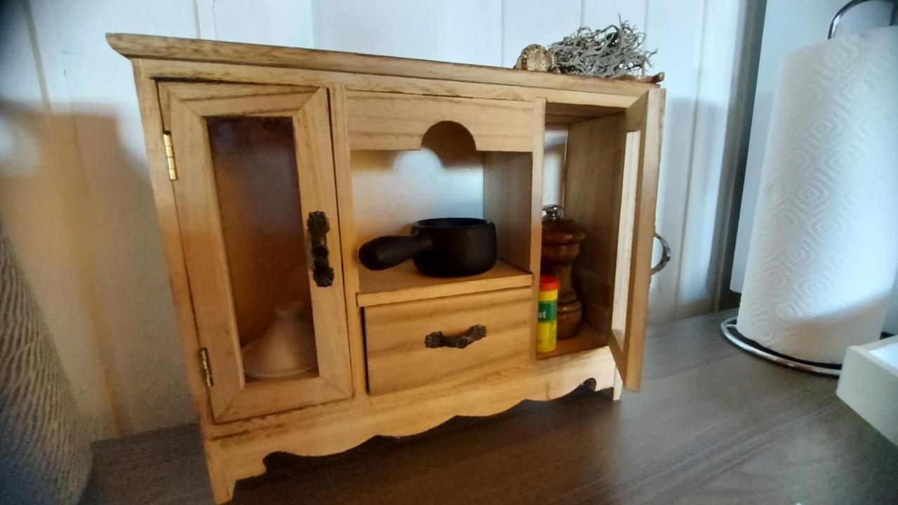 Petite Maison Sur La Colline Du Gibloux: 1Chambre,1 Salon Et Salle De Bain Prives Au Rez De Chausse, Piscine Exterieur Et Bbq , Le Châtelard-Montreux Екстериор снимка
