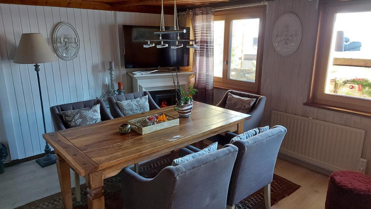 Petite Maison Sur La Colline Du Gibloux: 1Chambre,1 Salon Et Salle De Bain Prives Au Rez De Chausse, Piscine Exterieur Et Bbq , Le Châtelard-Montreux Екстериор снимка